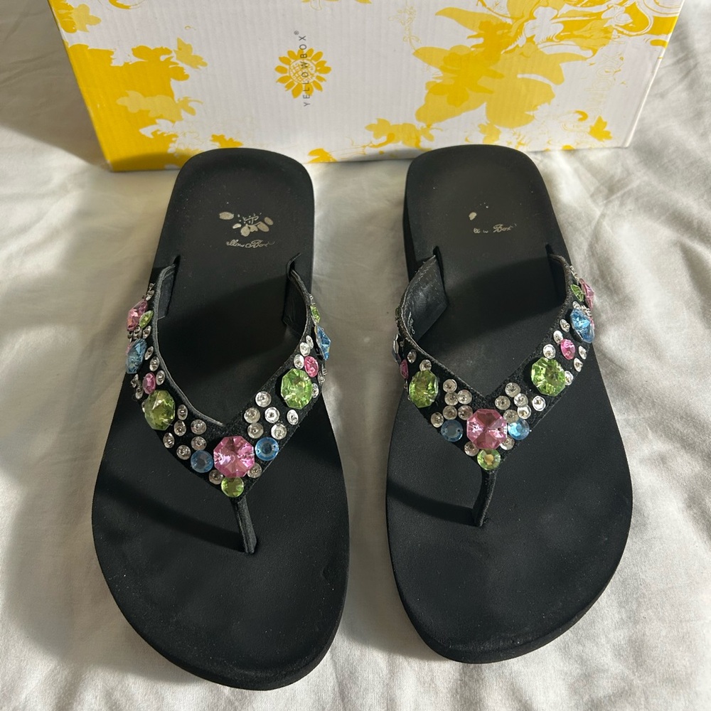 Yellow Box ‘Willapa’ Black Bejeweled Sandals women’s size 8